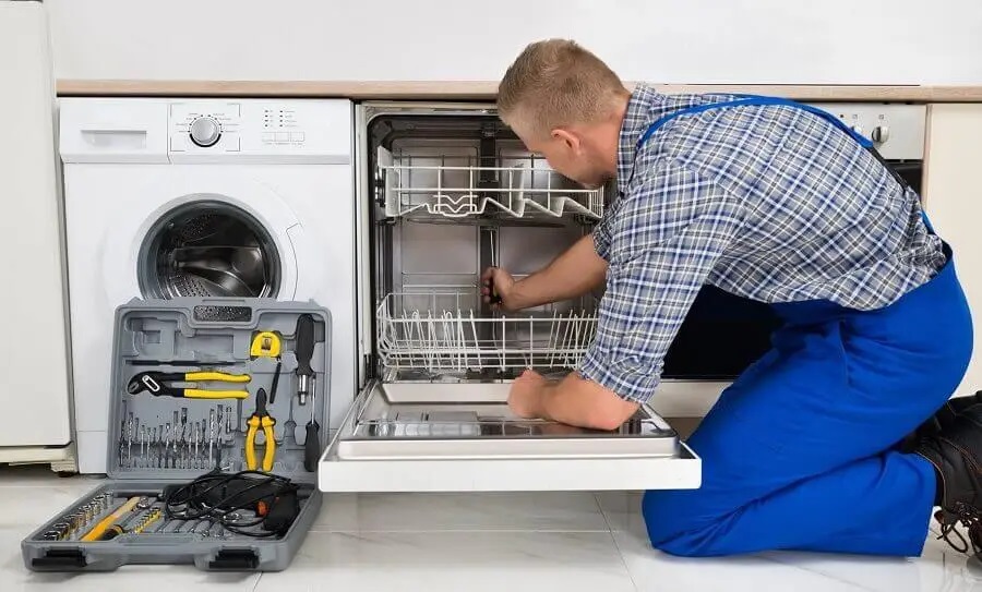 Etimesgut Airfel servisi teknisyen ekibi beyaz eşya tamiri yaparken